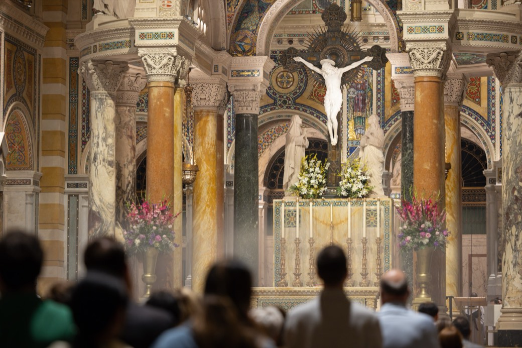 Worshippers gathered before the high altar of the Cathedral Basilica